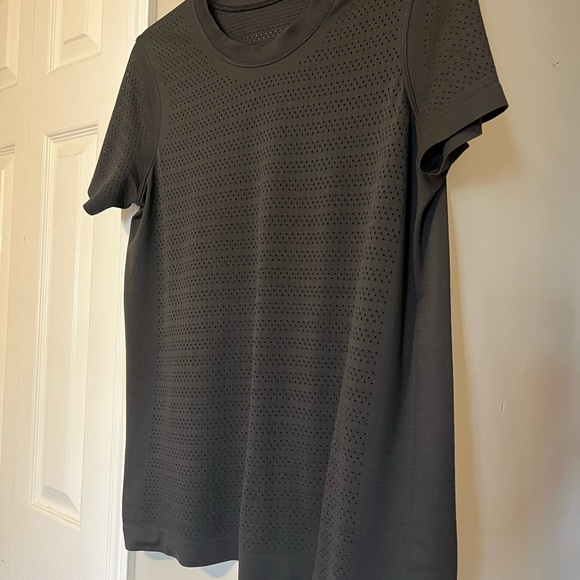 Lululemon black top - Picture 7 of 8